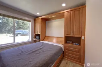 Second bedroom, Murphy bed