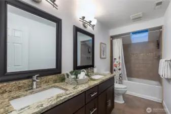 Upstairs full guest bathroom.