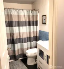Full Bath with Tile Backsplash
