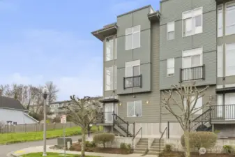Front_corner 3