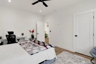 2nd bedroom