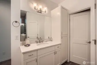 plenty of cabinet space