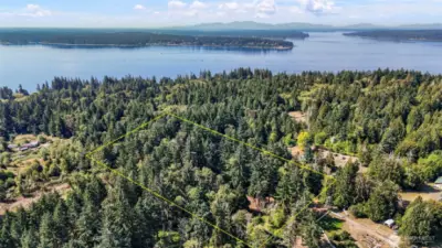 5 beautiful acres close to the water!