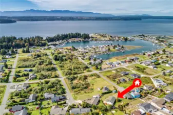The location just a few blocks from the marina, club house, playground, and beach.