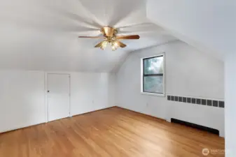 Bed 1 on upper level