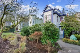 This stand alone home sits off of the street and is very private.