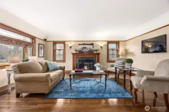 Charming coved ceilings and wood details
