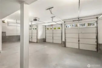 Huge 3 Car Garage