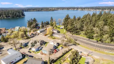 Walking distance to the American Lake (across the street)