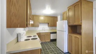 Plenty of cabinet and countertop space in this kitchen!