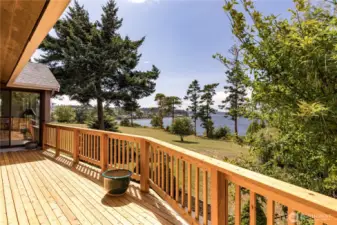 Deck with access from the Living room and the Primary