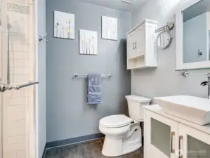 Primary Bathroom w/step-in shower