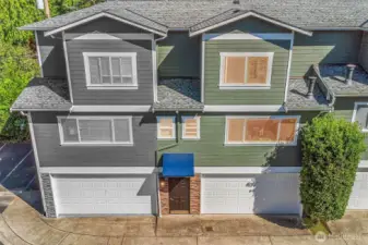 Kenmore condo community with quick access to Lake Washington, parks, and schools.