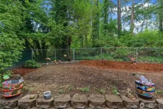 A perfect blank canvas for your inner gardener!