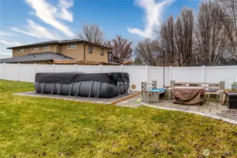 Above Ground Pool/ Fire pit