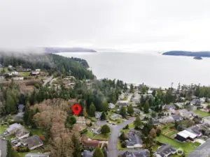 Ideally located near Skyline Marina and the waters of Burrows Bay, placing boating, beaches, and coastal recreation just minutes away.