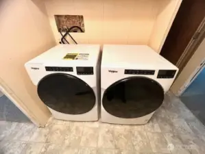 Laundry - Washer/Dryer included