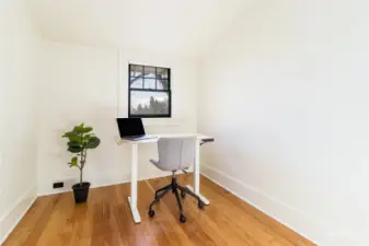 Upstairs Bonus / Office Space