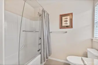 Full Bath for guest bedrooms