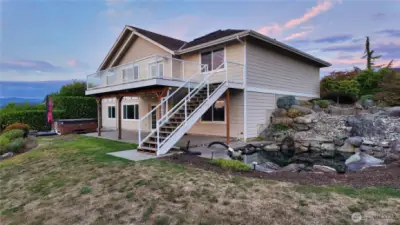 This home has much to offer. Wheather you are looking for room to spread out, multi-generation living or additional rental income to offest your mortgage. This 2 level home is a perfect fit with 2 living spaces!