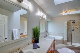 Walk in shower - new glass shower door is on order and will be installed shortly.