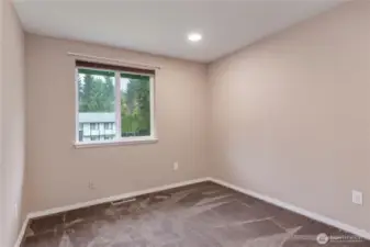 Upstairs hall full bathroom