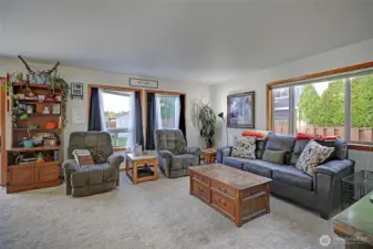 26123 - Naturally bright and open concept living room.