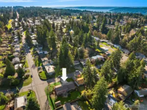 Great location—blocks to the Newport Hills Swim & Tennis Club and Newport Hills retail, with easy access to major freeways, transit, and bike lanes.