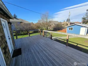 Large Back Deck- Perfect for relaxing or entertaining