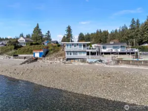 Beautiful beach with tideland rights and amazing views in every direction!