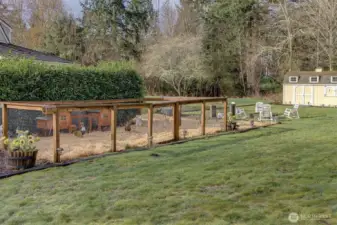 beautiful hen house, fully fenced and ready for your chicks...fresh organic eggs for breakfast!