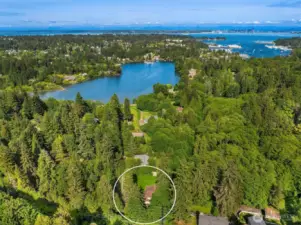 All the privacy and perks of Bainbridge living all so close to Winslow and the ferry
