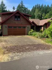 neighbor to west, very nice custom Craftsman