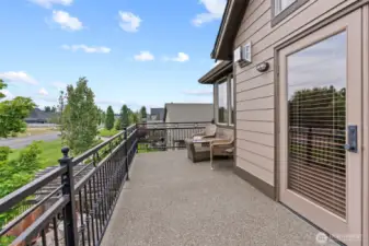 Agreggate, private balcony off main suite overlooking the grounds w/territorial & partial Mt St Helens view!