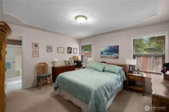 Large primary bedroom.