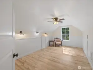 Upper flex room