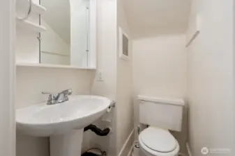 Upstairs en-suite primary bathroom.