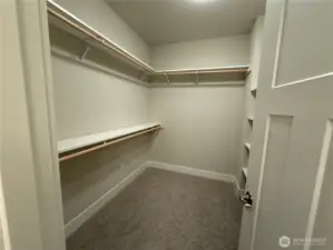 LARGE PRIMARY CLOSET