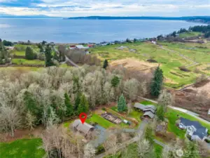 Proximity to Maxwelton Beach!