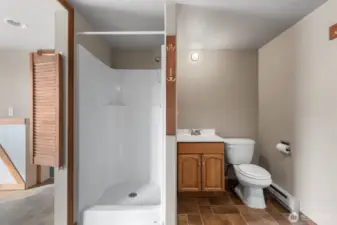 3/4 bath between 2 rooms.