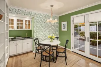 Cozy breakfast nook and wet bar.