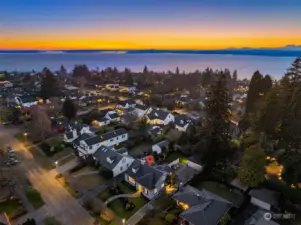 Blocks to Magnolia Boulevard, Discovery Park and the Village