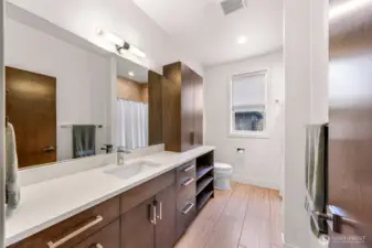 Full guest bathroom with shower and tub