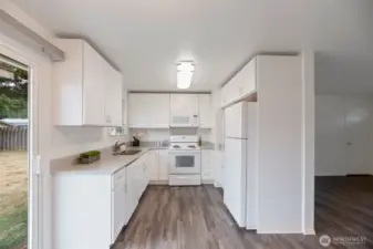 Great kitchen with undermount sink and lots of counterspace