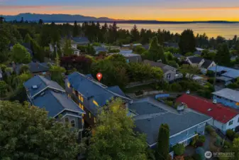 This location is perfect for enjoying multiple parks, hikes, being close to the Sound, shops, restaurants or just enjoying the comforts of your own home.
