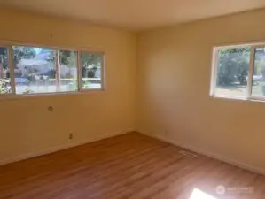 Large, bright primary bedroom.