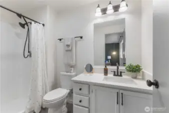 3/4 bath off of primary