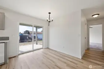 Slider to the back covered patio