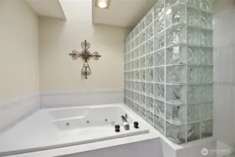 Jetted tub and walk-in shower in the en-suite primary bathroom.