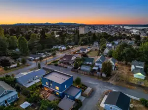 Union Station, 1.4 miles away. The Dome District, 1 mile away. East Tacoma Business District, 0.8 miles from home. Stanley and Seaforts, Top of Tacoma, Dusty's, Parky's, Lux Coffee and Mckinley Park are all less than 10 minutes walking